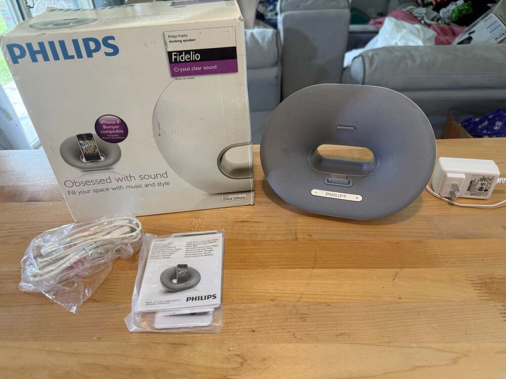 Philips Fidelio DS3000 Docking Speaker for iPod and iPhone
